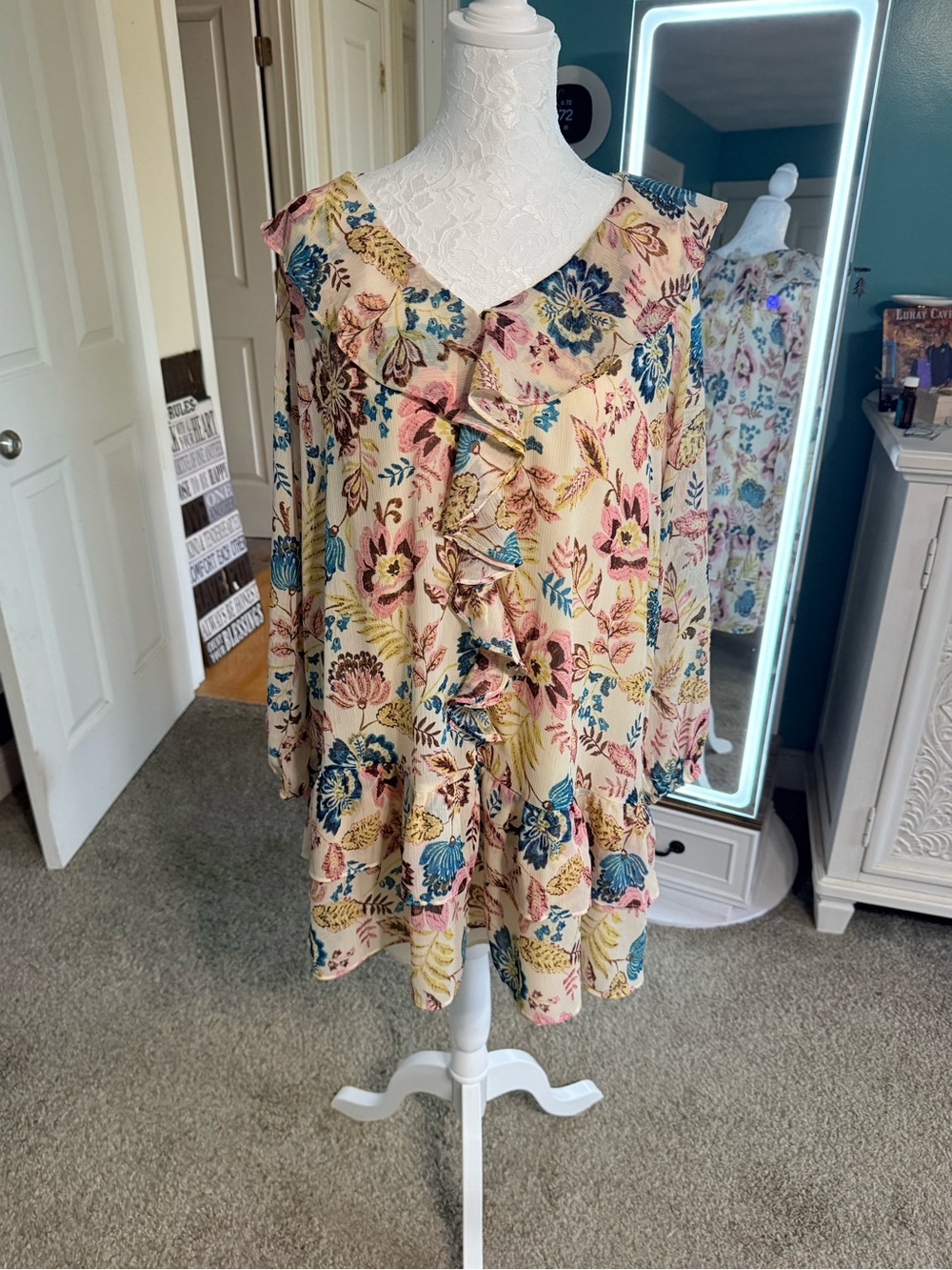 LOFT Floral Ruffle Dress LP w Attached Slip